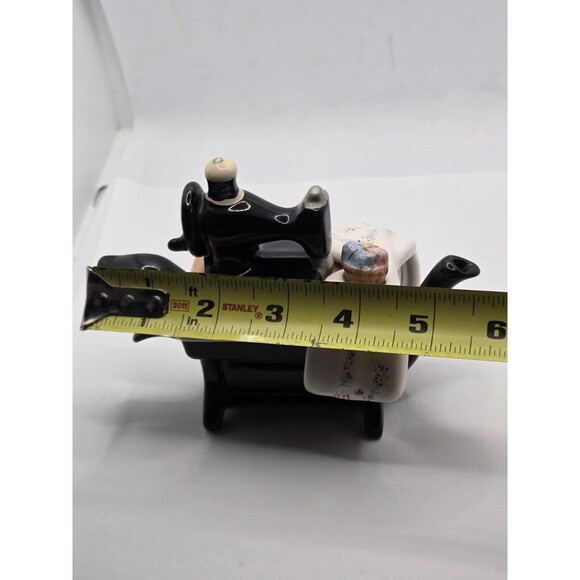 Vintage Porcelain/Ceramic Teapot with Quilt - Picture 10 of 11